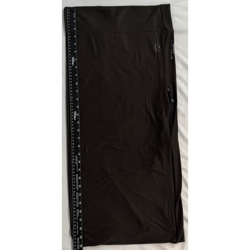 Beyond Yoga Hidden Zipper Pocket Infinity Scarf Black Athletic Travel Wrap - Picture 5 of 5